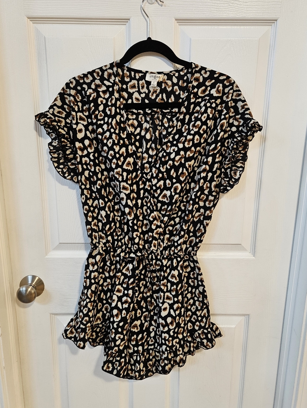 Umgee Leopard Print Romper Ruffle Hem Elastic Waist Snap Neck S